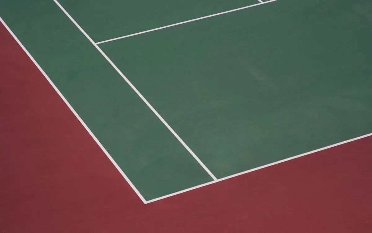 Teniszpálya vonalai felülnézetből